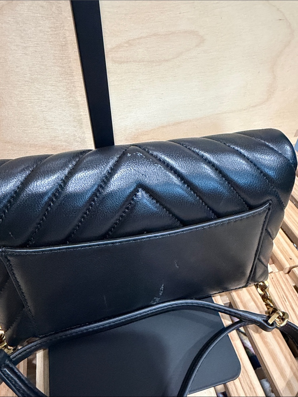 Quince Black Sheepskin Leather Chevron Quilted Crossbody Bag Gold Chain - Picture 4 of 7